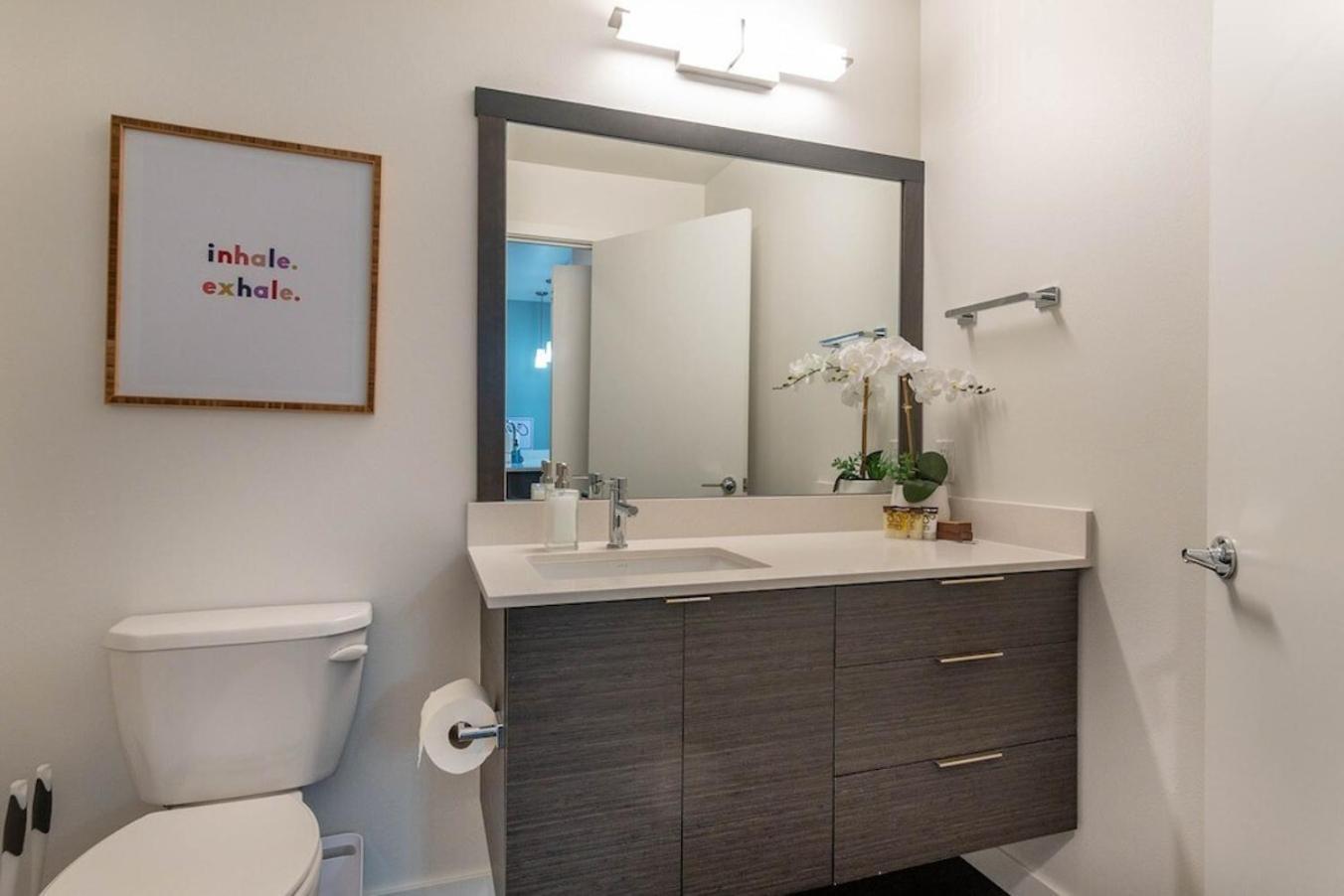 Self Check-In-Washer-Dryer-4Ksmart Tv-King Bed-Gym Такома Экстерьер фото