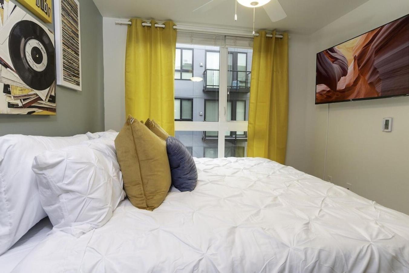 Self Check-In-Washer-Dryer-4Ksmart Tv-King Bed-Gym Такома Экстерьер фото