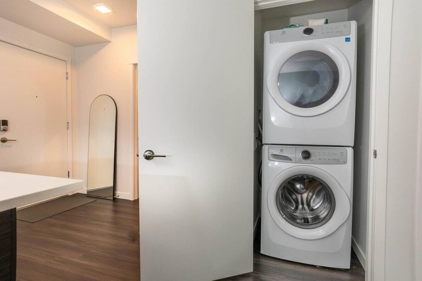 Self Check-In-Washer-Dryer-4Ksmart Tv-King Bed-Gym Такома Экстерьер фото